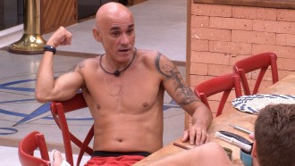 Ayrton discorda de opinião de Breno sobre Paredão