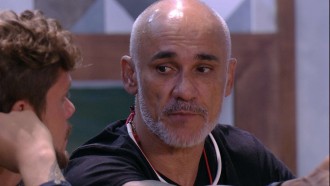 Ayrton fala para Breno: 'Vamos buscar agora o Viegas'