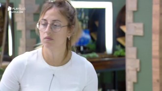 Bifão e Viny Vieira cozinham para peões e cantam Jota Quest