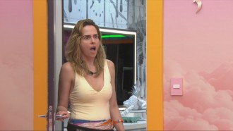 Ana Paula Renault alfineta Jordana, que rebate: 'Você é cascavel'