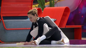 Ana Paula Renault cumpre Castigo do Monstro na madrugada