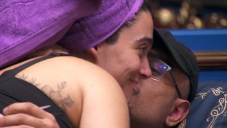 No BBB 24, MC Bin Laden tenta beijar Giovanna, mas sister nega