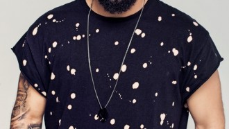 Quem canta hoje no BBB 25? Festa de sábado (5) tem show de DENNIS