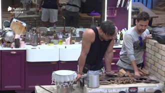 Fazendeiro, Lucas aprende a acender o fogão a lenha com Viny