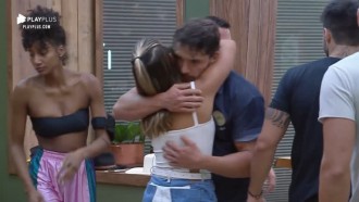 Lucas Viana e Hari Almeida se abraçam após Prova do Fazendeiro