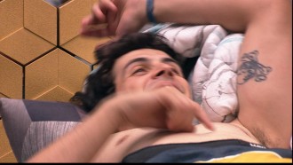 Maycon chama Isabella para dormir de conchinha!