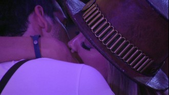 Maycon e Isabella se beijam!