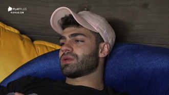 Netto chora e passa madrugada em claro após saída de Aricia