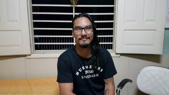 Vanderson, do BBB19, passa o tempo fazendo crochê!