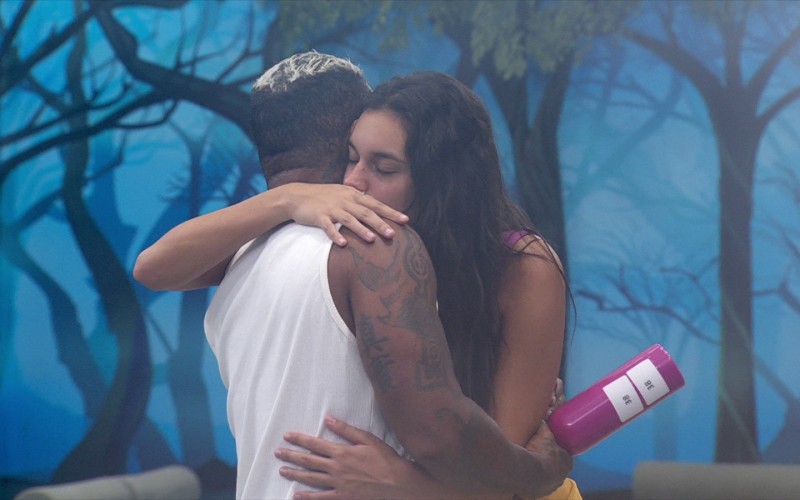 Após discussão de sisters, Rodriguinho abraça Alane