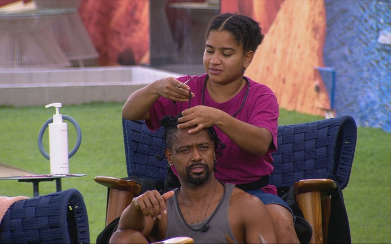 Leandro Boneco renova visual no BBB 26 e ganha elogio de sister: 