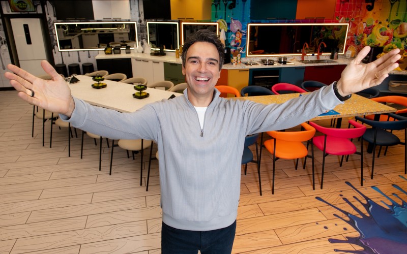 Que horas começa o BBB 26 hoje, segunda (23)?